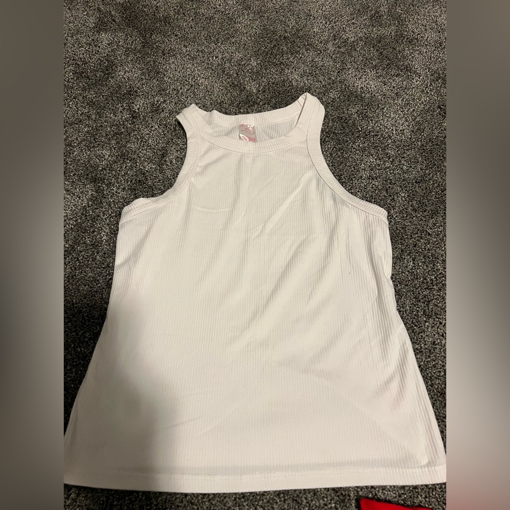 White medium tank